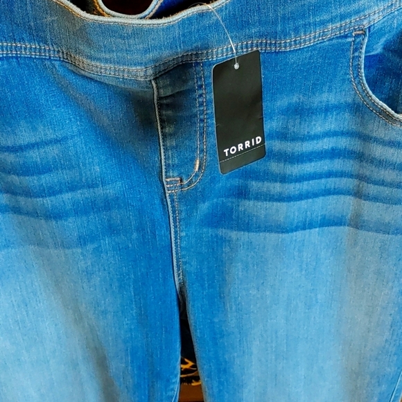 NWT TORRID CROP LEAN JEAN - Picture 3 of 9